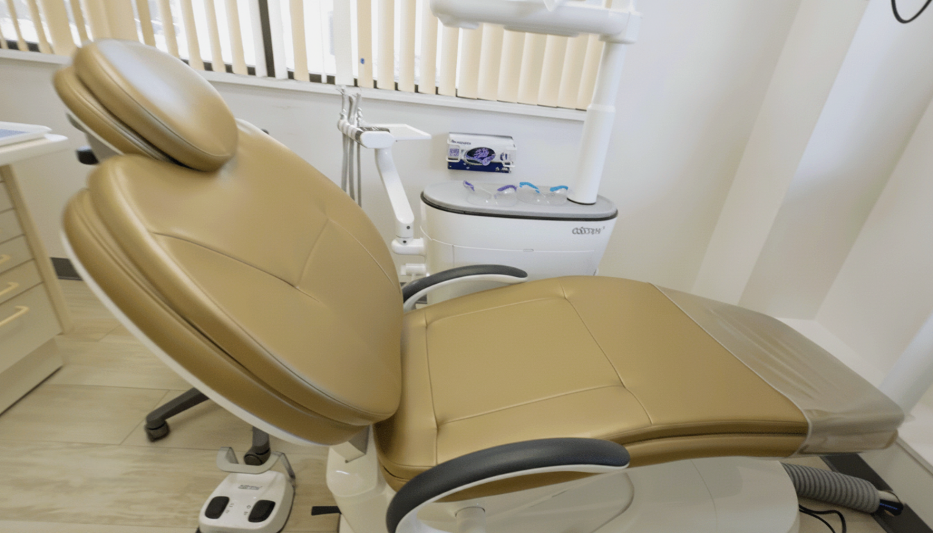 Dental treatment chair and clinical station